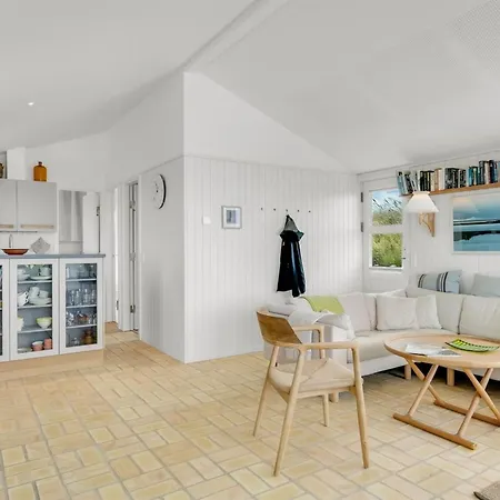 Zina - 50m From The Sea By Interhome